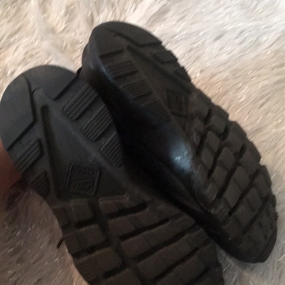 Shoes - Picture 3 of 4